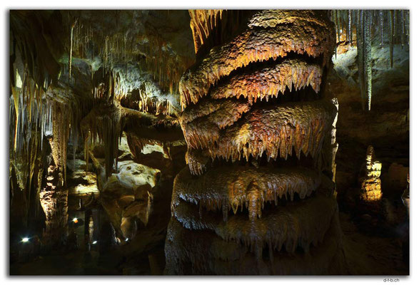 AU1126.Tantanoola Cave.Chocolate Tower