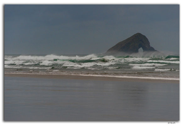 NZ0119.90 Mile Beach.Hole in the Rock