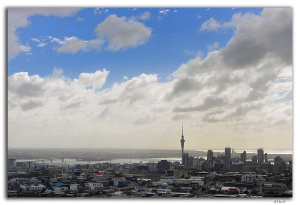 NZ0017.Auckland.Skytower.View from Mt.Eden