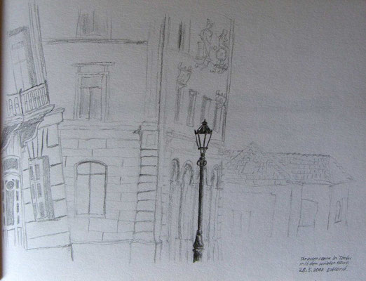 073.Skizze, Strassenszene in Tartu mit dem schiefen Haus /Estland