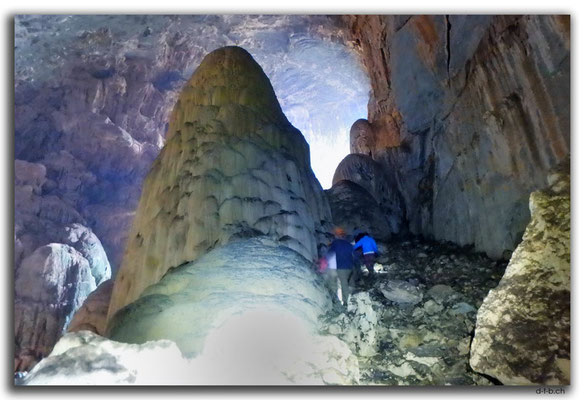 VN0122.Ma Da-Valley.Elephant Cave
