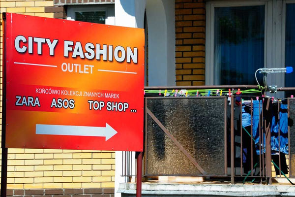 Polen.Bialystok2. Die neue Fashion hängt am Trockenständer