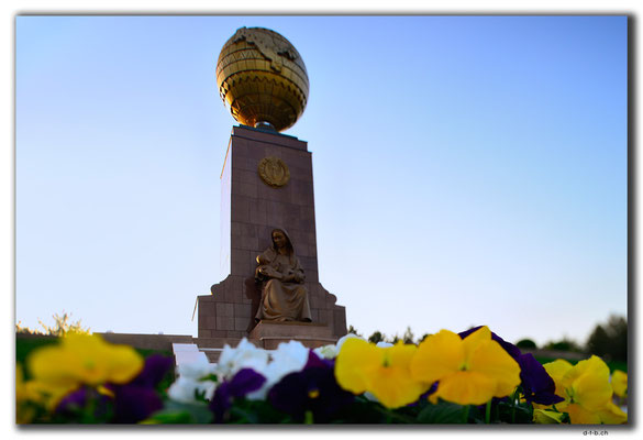 UZ0212.Tashkent. Caring Mother Monument