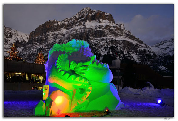 GW0196.Schneeskulptur Drache vom Mättenberg