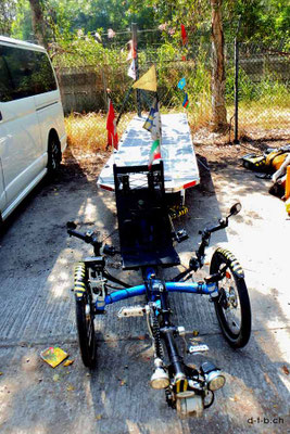 HK: Solatrike Endstation auf einem Parkplatz