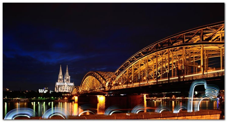 DE137.Kölner Dom und Brücke