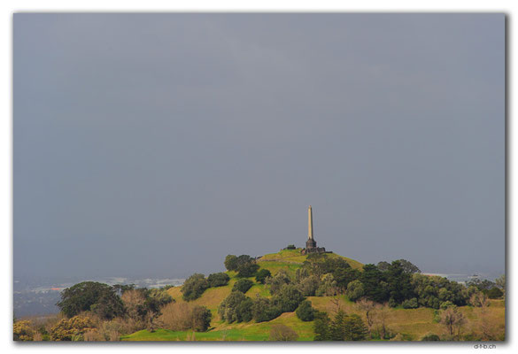 NZ0022.Auckland. View from Mt.Eden.One Tree Hill