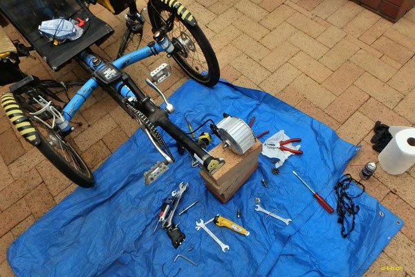 AU:Solatrike at Perth. Vordermotor demontage