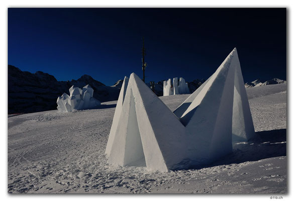 GW0213.Schneeskulpturen auf dem Männlichen
