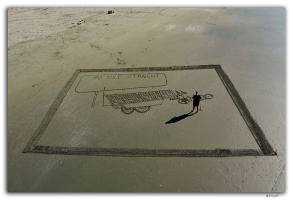 NZ1059.Chch.New Brighton Beach.Sand artist Wayne