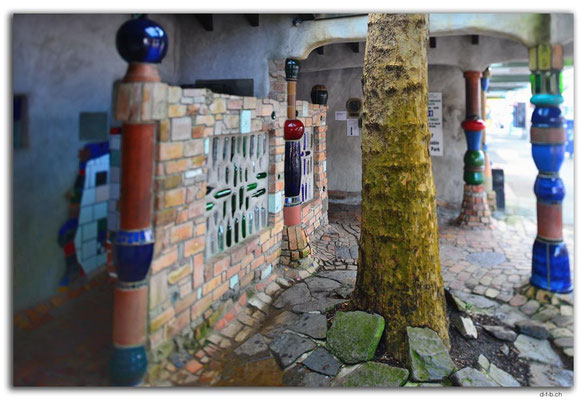NZ0173.Kawakawa.Hundertwasser Toilette