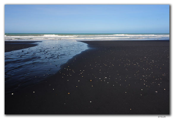 NZ0356.Awakino Beach