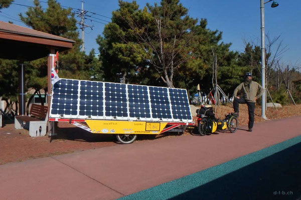 KR: Solatrike in Busan auf dem Weg zur Lagerhalle