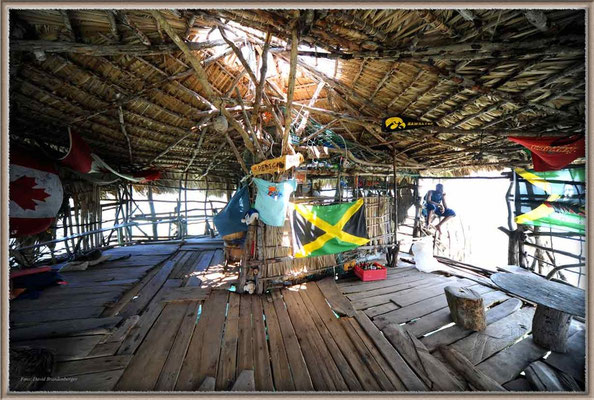 JM091.Pelican Bar