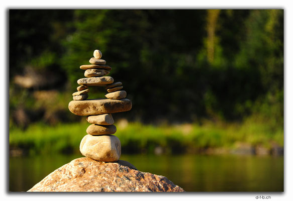 CA0585.Pembina River. Stone sculpture