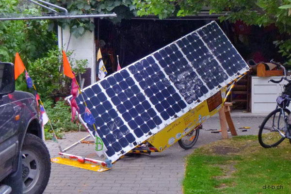 NZ: Am Solatrike - Anhänger wird die Deichsel gewechselt