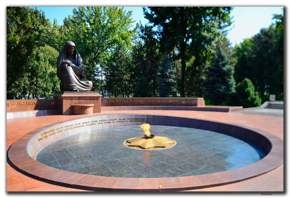 UZ0223.Tashkent.Crying Mother Monument