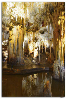 AU1128.Tantanoola Cave