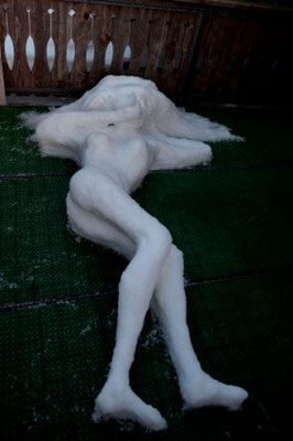 Schneeskulptur "Aufgewacht"