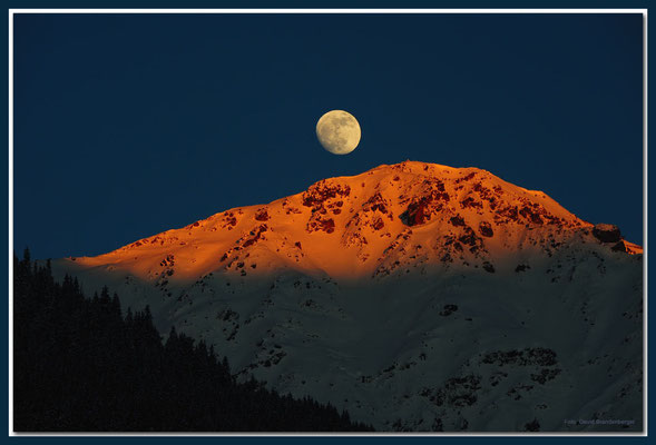 A0607.Mond über Älpeltispitz.Klosters.CH