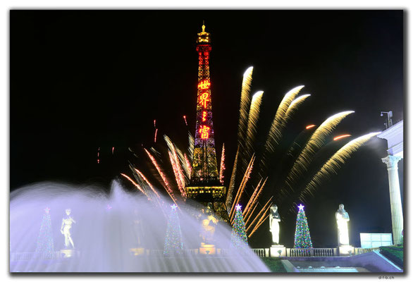 CN0414.Shenzhen.Window of the World.Feuerwerk