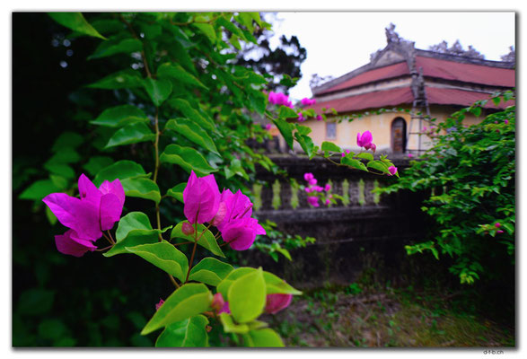 VN0175.Hue.Citadel.Thai To Mieu Temple Complex