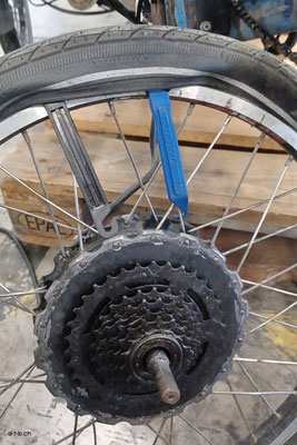 ES: Tire and tube change