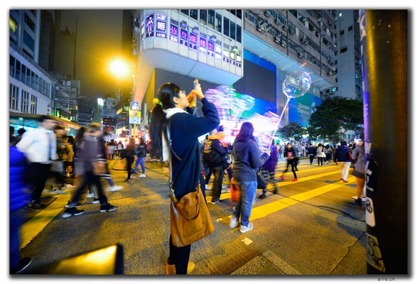 HK0064.Volk geniesst die autofreie Zone