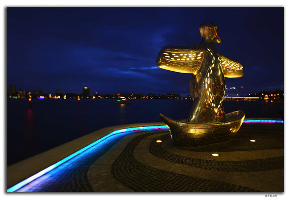 AU0715.Perth. First Contact Sculpture