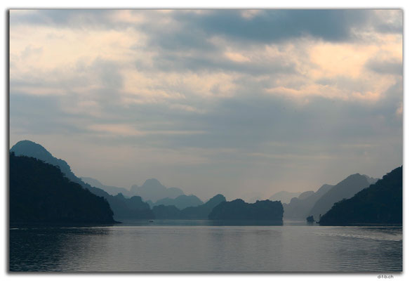VN0018.Ha Long Bay,