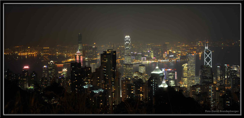 C2746 Hong Kong Victoria Peak by night
