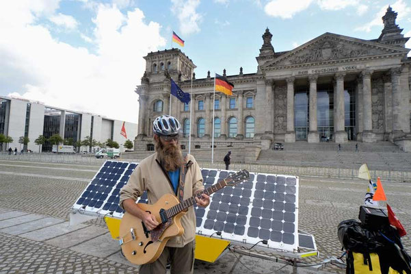 DE: Solatrike in Berlin, Bundestag