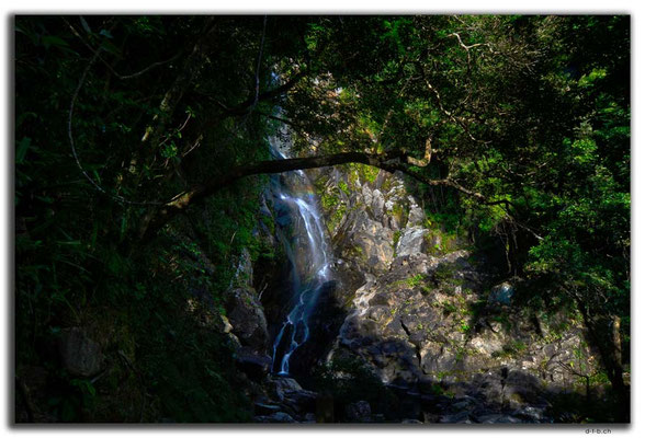 HK0080.Waterfall