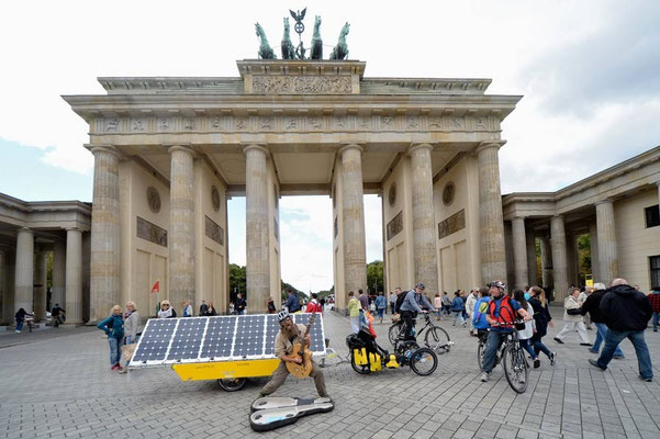 DE: Solatrike in Berlin, Brandenburger Tor