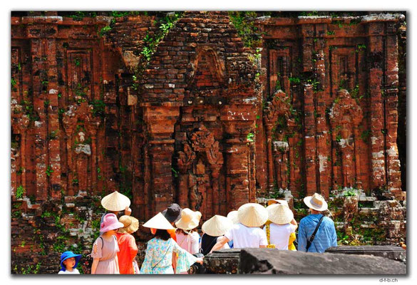 VN0253.My Son.Touristengruppe