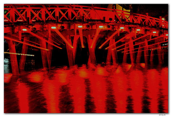 VN0033.Hanoi.The Huc Bridge