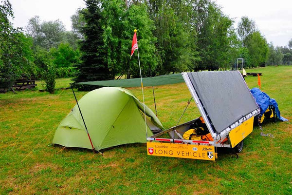 PL: Solatrike mit Tarp als Regendach