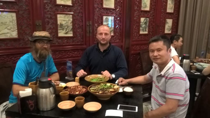 CN: David, Sebastian und Nathan im Restaurant  (Photo: Sebastian)