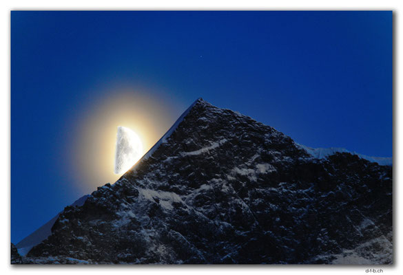 GW0177.Mond hinter Kleinem Fiescherhorn