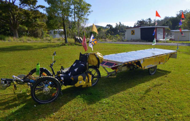 NZ: Solatrike in Waipoua