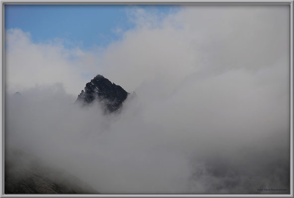A0391.Gipfel im Nebel.Klosters.CH