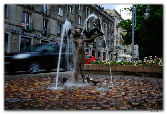 PL082.Czestochowa.Vogelmädchen