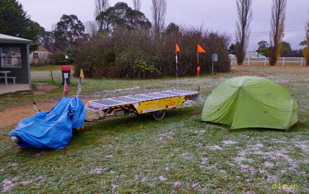 AU: Solatrike eingeschneit in Nimmitabel