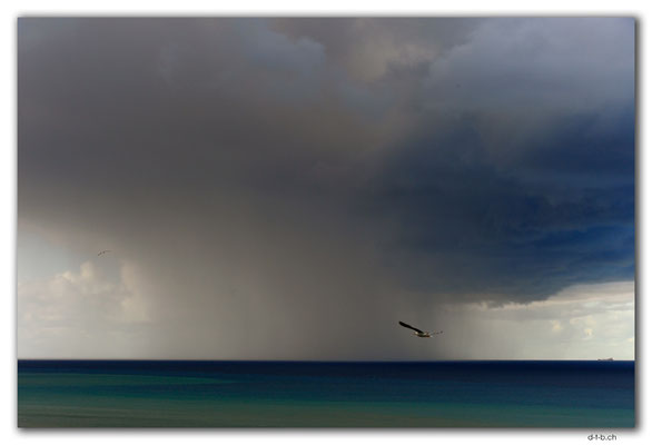 MA0013.Tanger.Rain is comming