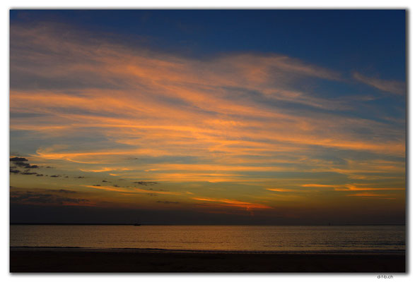 AU0054.Darwin.Mindil Beach
