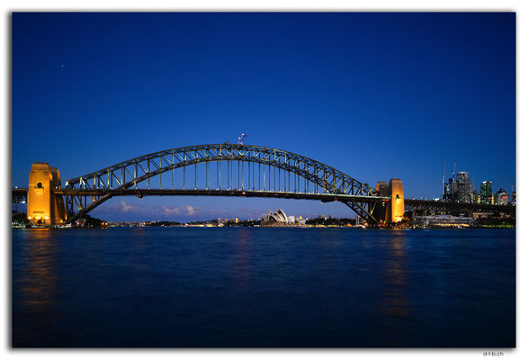 AU1662.Sydney.Opera House & Harbour Bridge.McMahon Point