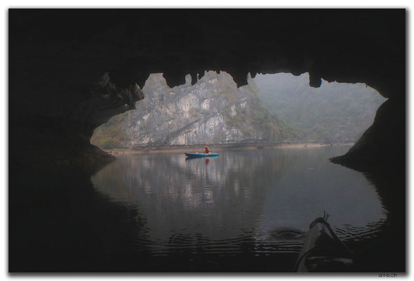 VN0009.Ha Long Bay, Kayak