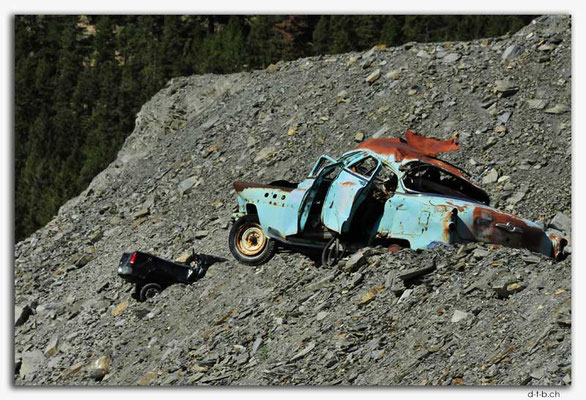 CA0538.Dumped Cars