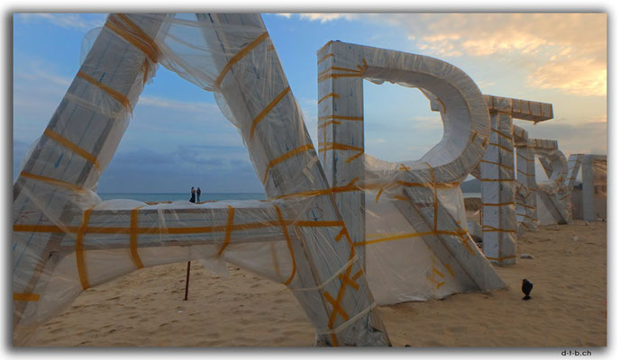 KR0198.Busan.Haeundae Beach.Artistry
