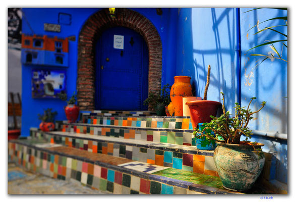 MA0422.Chefchaouen.Tuiles colorées
